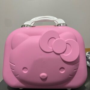 SOLD 🚨Hello Kitty Travel Case